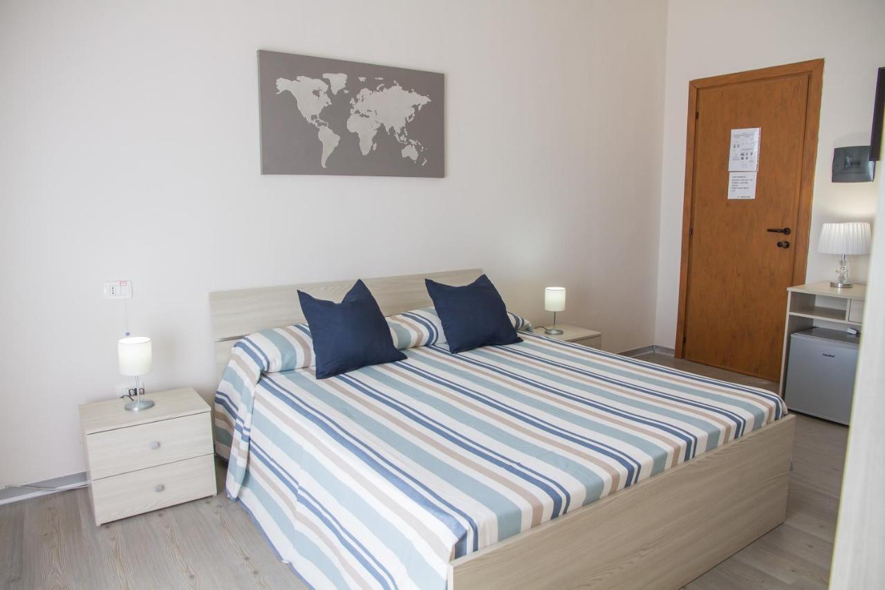 Bluriva Hotel Ciro Marina Bagian luar foto
