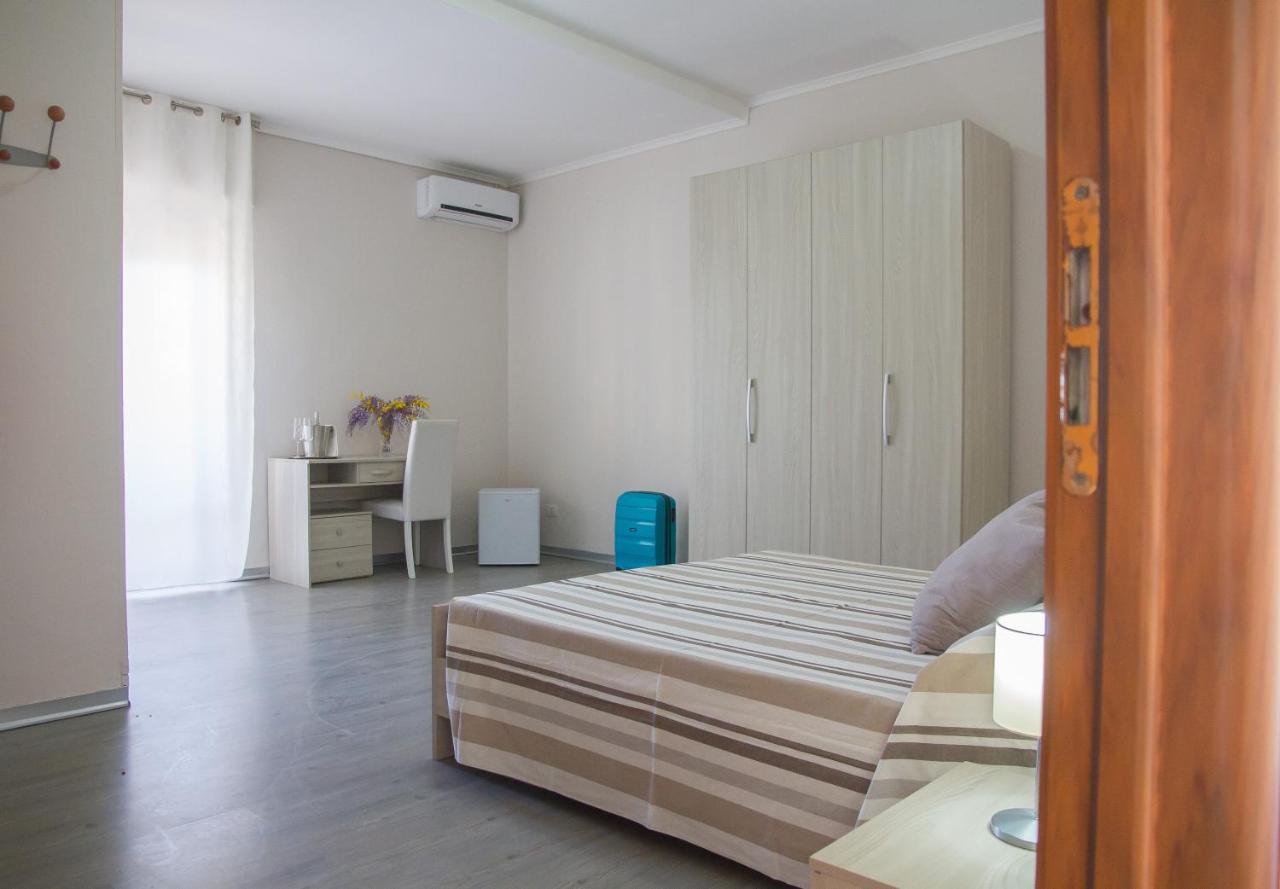 Bluriva Hotel Ciro Marina Bagian luar foto