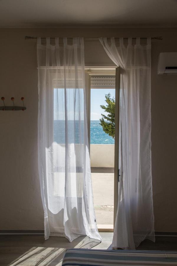 Bluriva Hotel Ciro Marina Bagian luar foto