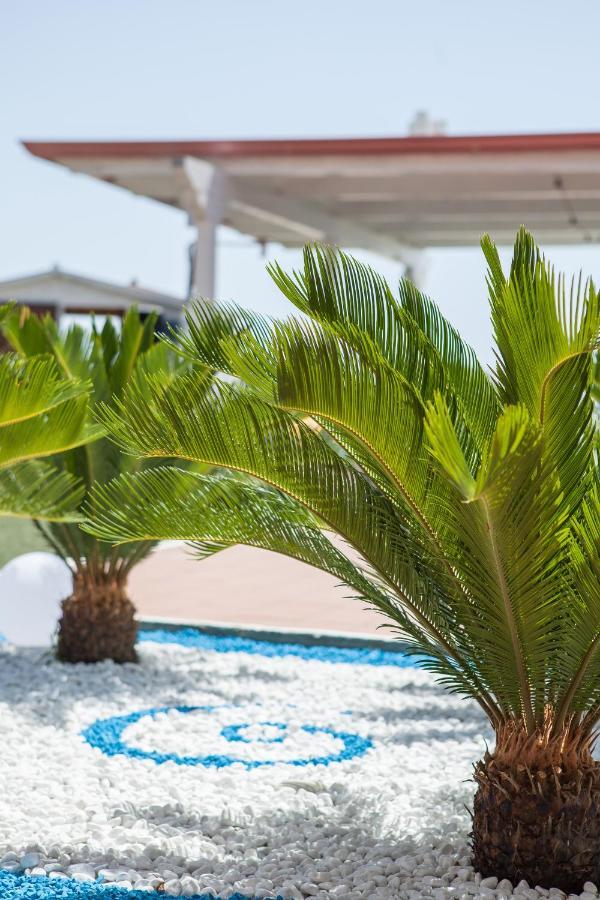 Bluriva Hotel Ciro Marina Bagian luar foto
