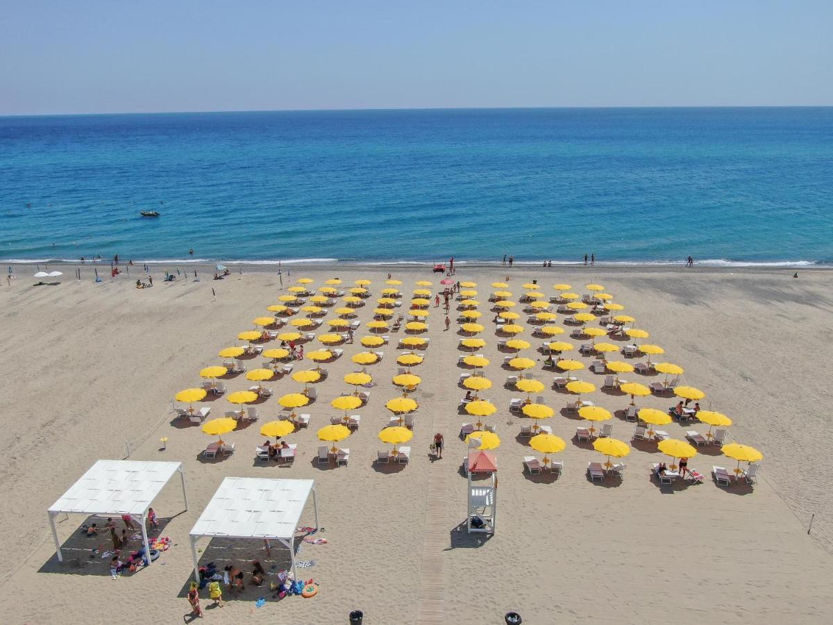Bluriva Hotel Ciro Marina Bagian luar foto