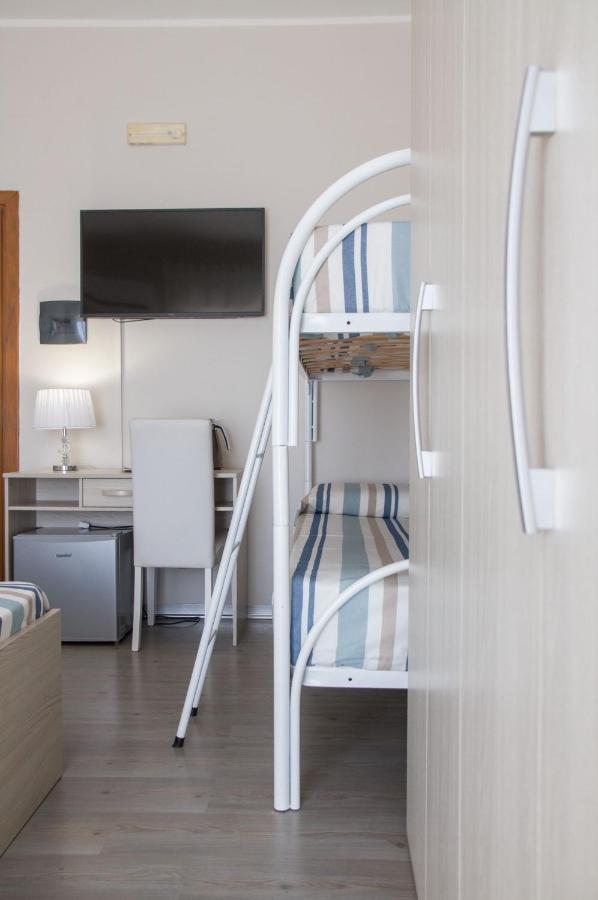 Bluriva Hotel Ciro Marina Bagian luar foto